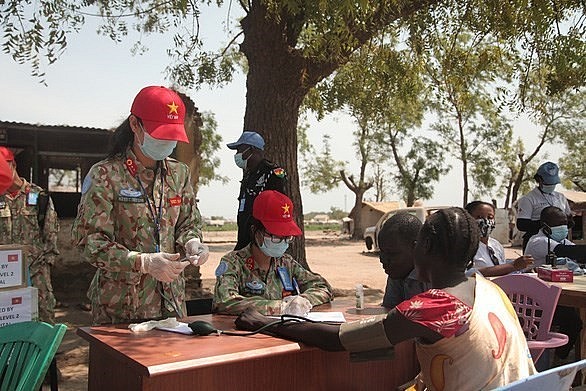 Bác sỹ mũ nồi xanh Việt Nam hỗ trợ người dân Nam Sudan ứng phó với dịch bệnh đậu mùa khỉ