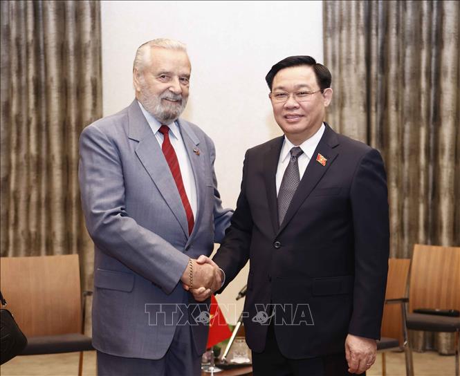 Chủ tịch Quốc hội Vương Đình Huệ tiếp lãnh đạo Hội Hữu nghị Hungary-Việt Nam