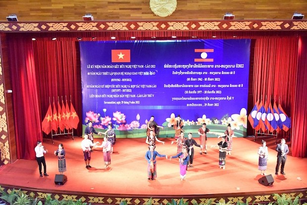 Fifth Vietnam-Laos People Friendship Festival concludes