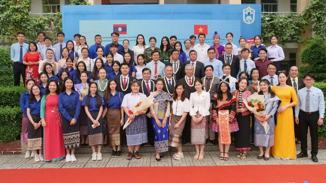 HCM City Congratulates Laos’ National Day