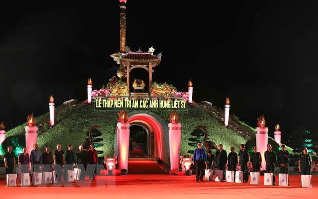 Lễ thắp nến tri ân các Anh hùng liệt sỹ ở Thành cổ Quảng Trị