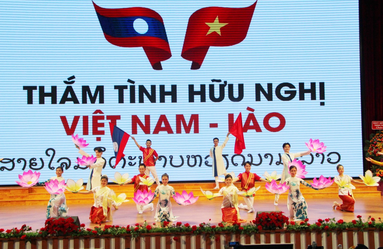 Cần Thơ họp mặt kỷ niệm 60 năm thiết lập quan hệ ngoại giao Việt Nam - Lào