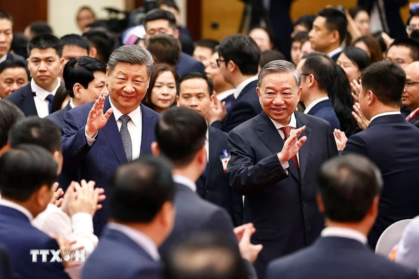 Vietnamese, Chinese leaders join friendly exchange activities in Hanoi