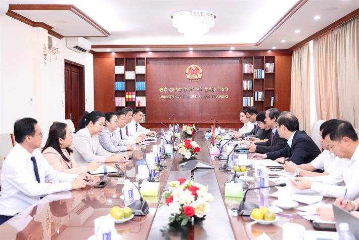 Chuẩn bị điều kiện để đưa tiếng Lào vào giảng dạy tại trường phổ thông Việt Nam