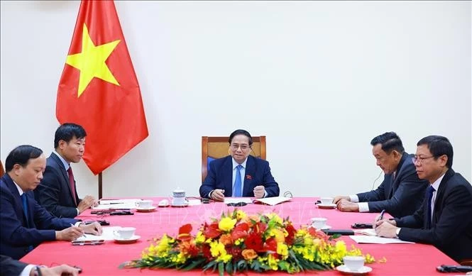 Vietnamese, Singaporean PMs discuss strengthening comprehensive strategic partnership