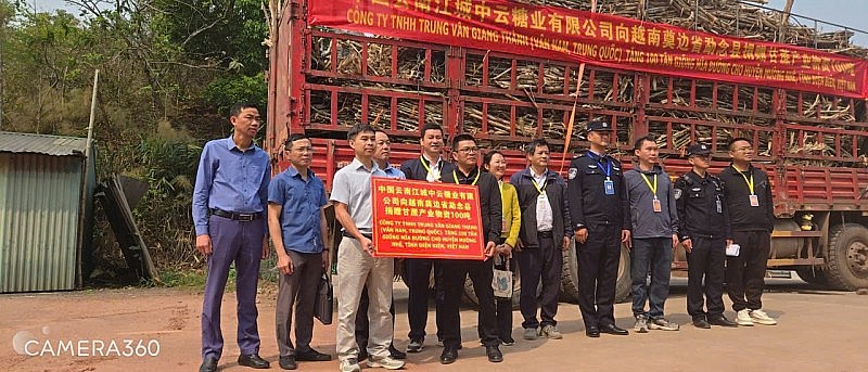 Giao lưu nhân dân: Nhịp cầu hữu nghị Mường Nhé - Giang Thành