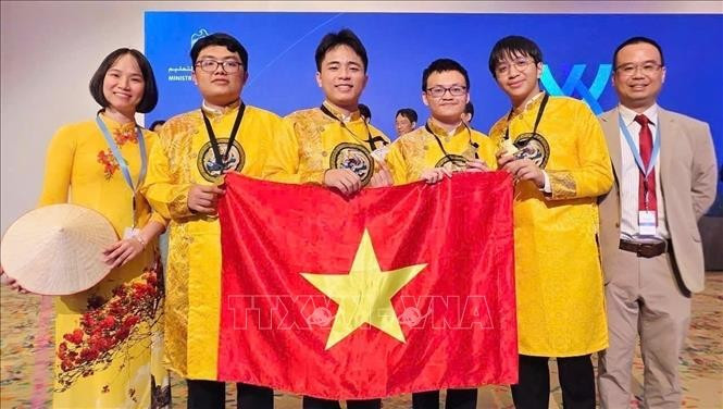 Vietnamese students win four gold medals at int’l chemistry Olympiad 2025