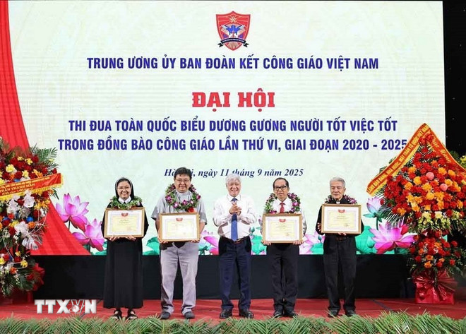 Đồng bào Công giáo luôn đồng hành cùng dân tộc trong phong trào thi đua yêu nước