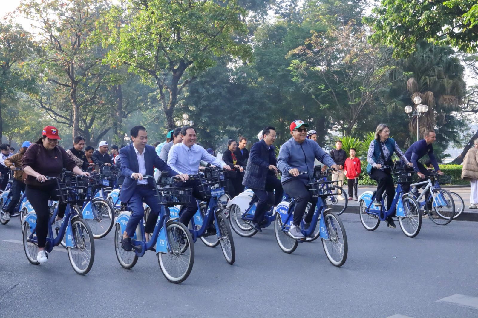 Hành trình xe đạp hữu nghị vì Hà Nội xanh lần thứ 5: Lan tỏa lối sống xanh, gắn kết bạn bè quốc tế