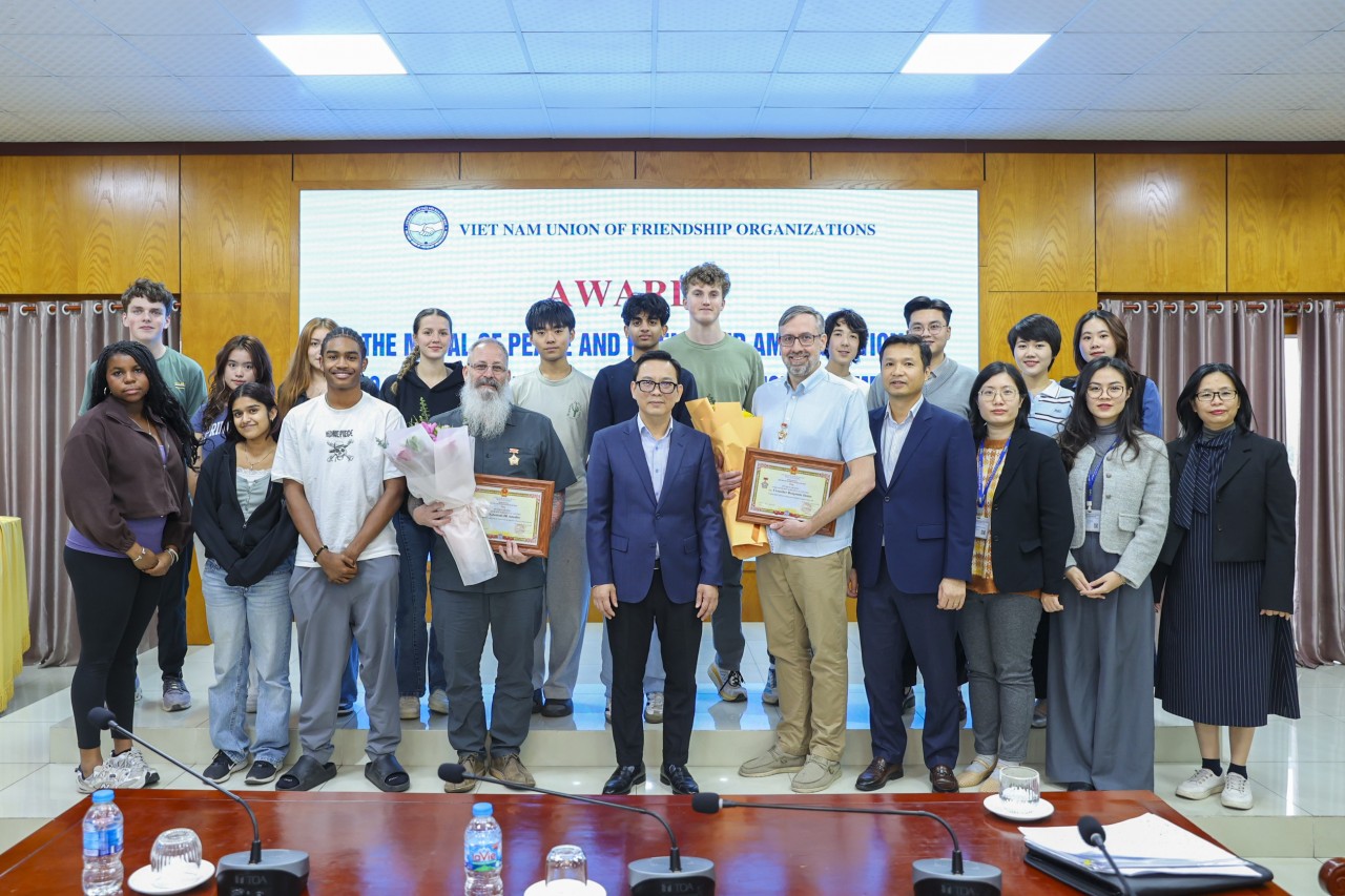 Recognizing Contributions of Two George School Teachers to Promoting Viet Nam-US People-to-People Exchange