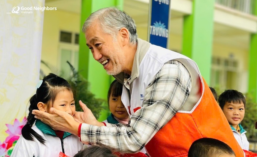 GNI trao 388 đôi giày cho học sinh vùng khó khăn tại Tuyên Quang