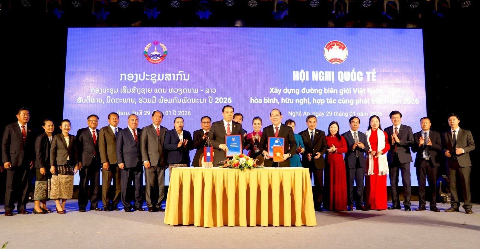 Xây dựng biên giới Việt Nam - Lào hòa bình, hữu nghị, hợp tác cùng phát triển