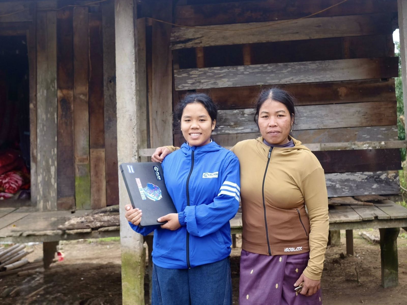 Từ bản làng đến giảng đường học 