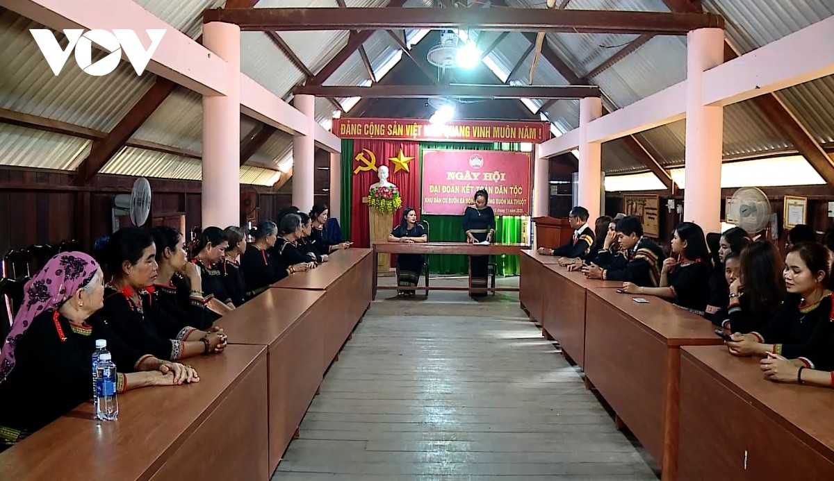 Đưa thông tin bầu cử đến từng buôn làng, xứ đạo, vùng biên giới