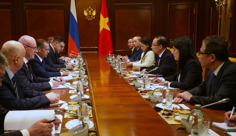 Party chief’s special envoy meets leaders of Russian parties in Moscow