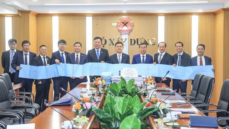 Viet Nam, China sign cooperation agreement on planning two railways