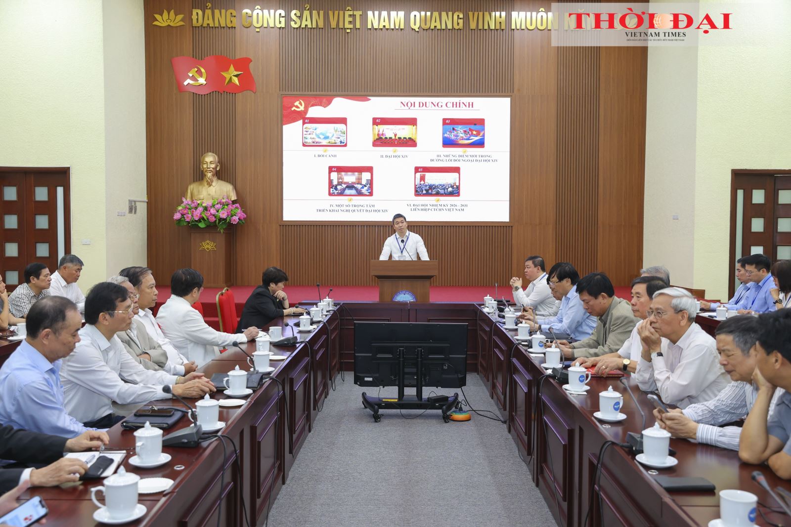 Đối ngoại nhân dân chuyển sang kiến tạo 