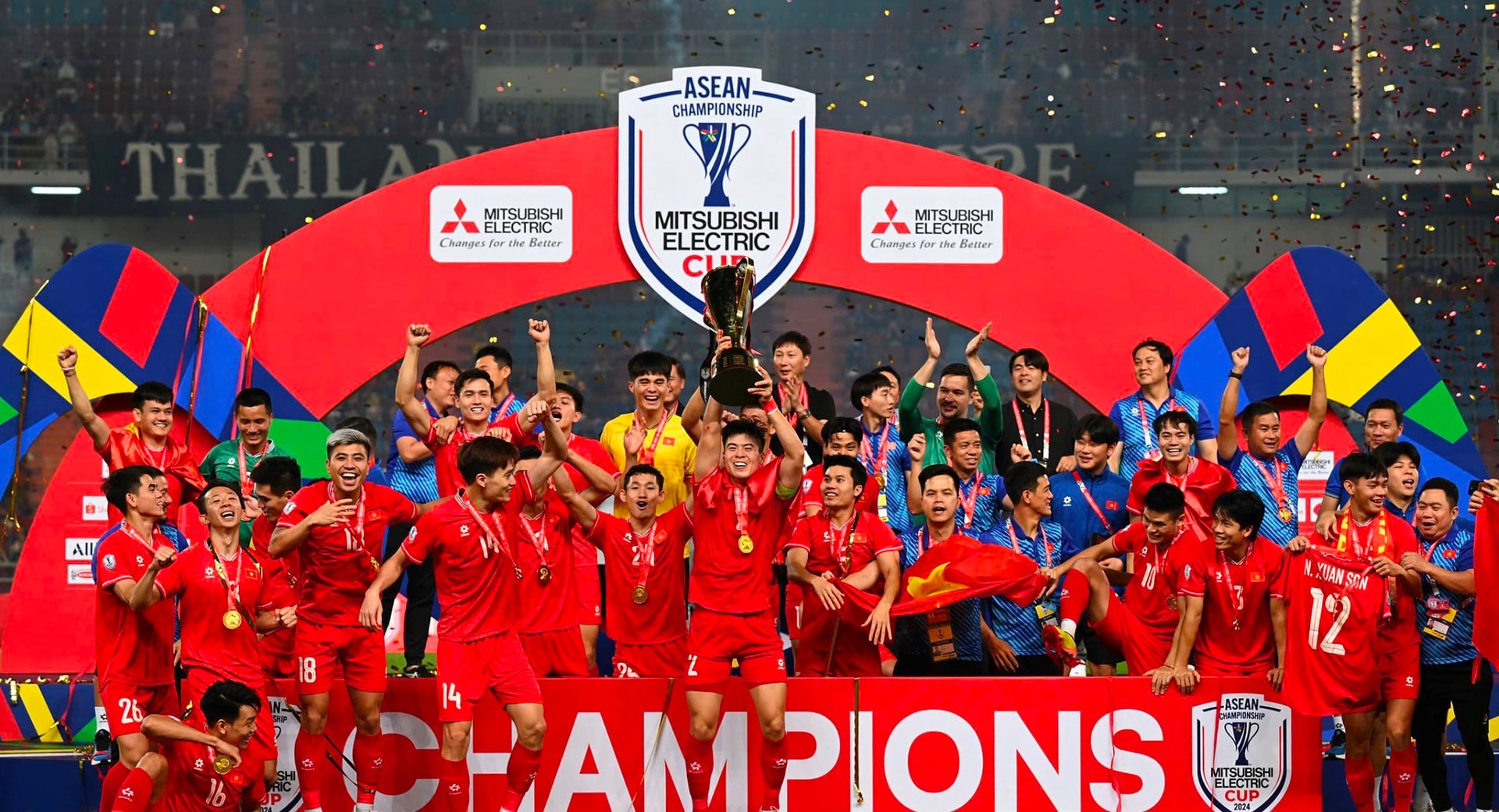 Viet Nam rise five places in FIFA rankings, close in on top 100