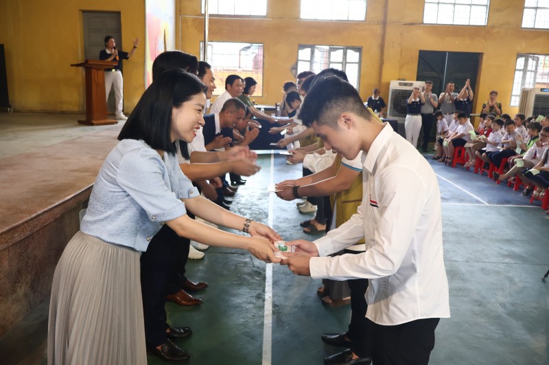 Tzu Chi trao 700 suất học bổng cho học sinh, sinh viên khó khăn ở Hải Phòng