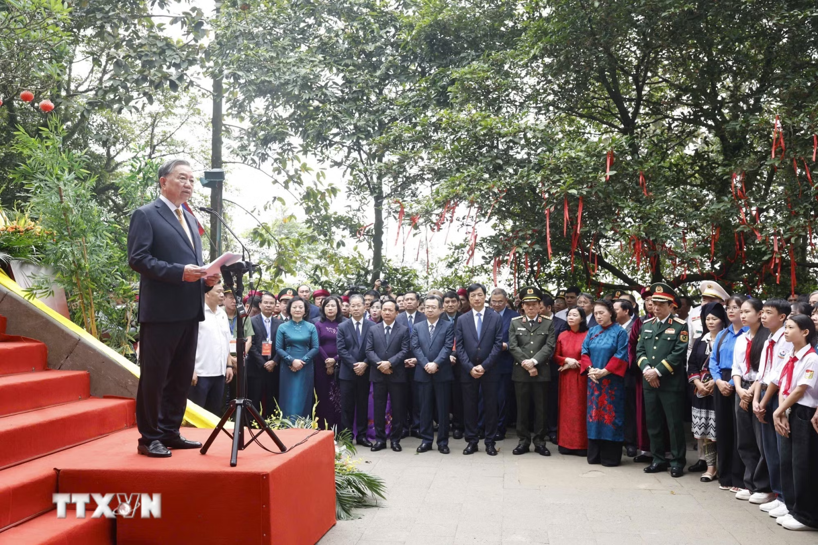 Giữ nước và phát triển đất nước là trách nhiệm của các thế hệ hôm nay và mai sau