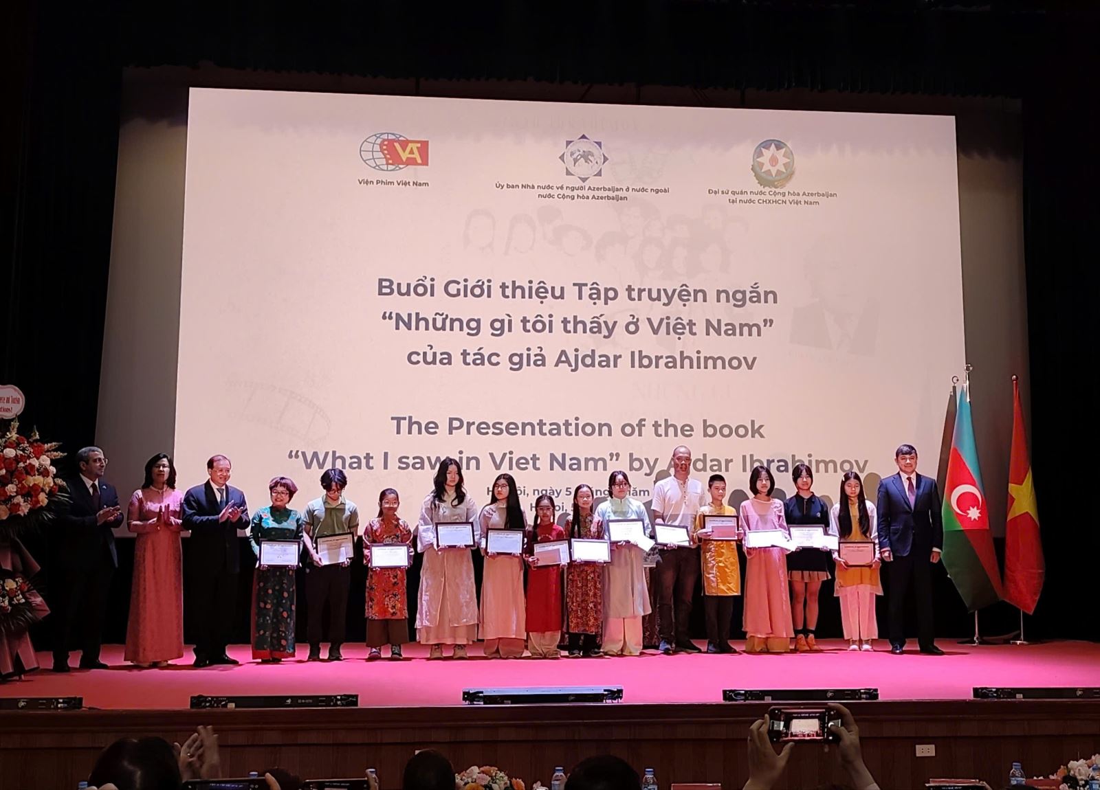 Trang sách nối tình hữu nghị Việt Nam – Azerbaijan