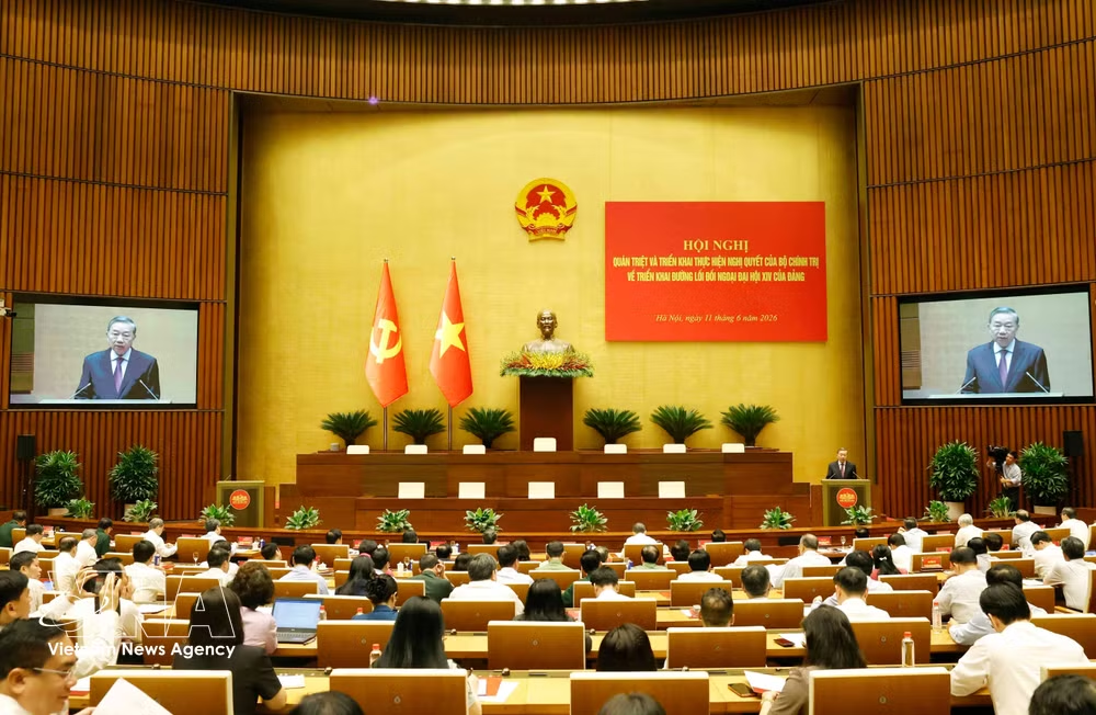 Top leader highlights strategic role of foreign affairs in new development era