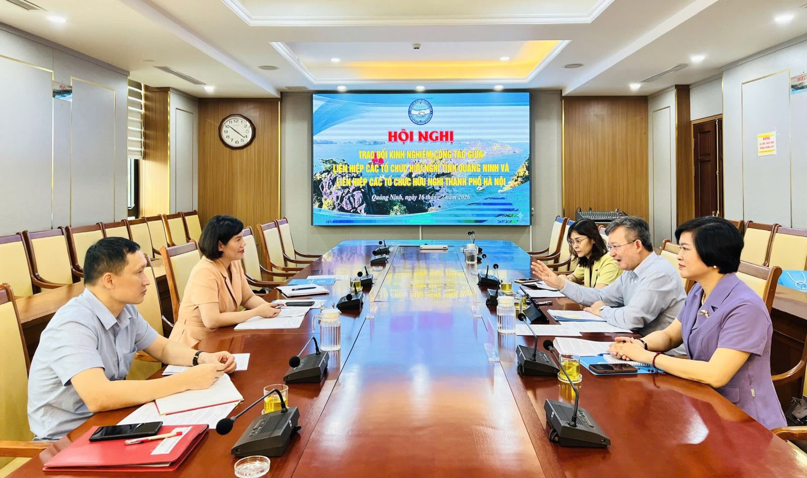 Liên hiệp các tổ chức hữu nghị tỉnh Quảng Ninh trao đổi kinh nghiệm công tác với Liên hiệp các tổ chức hữu nghị thành phố Hà Nội