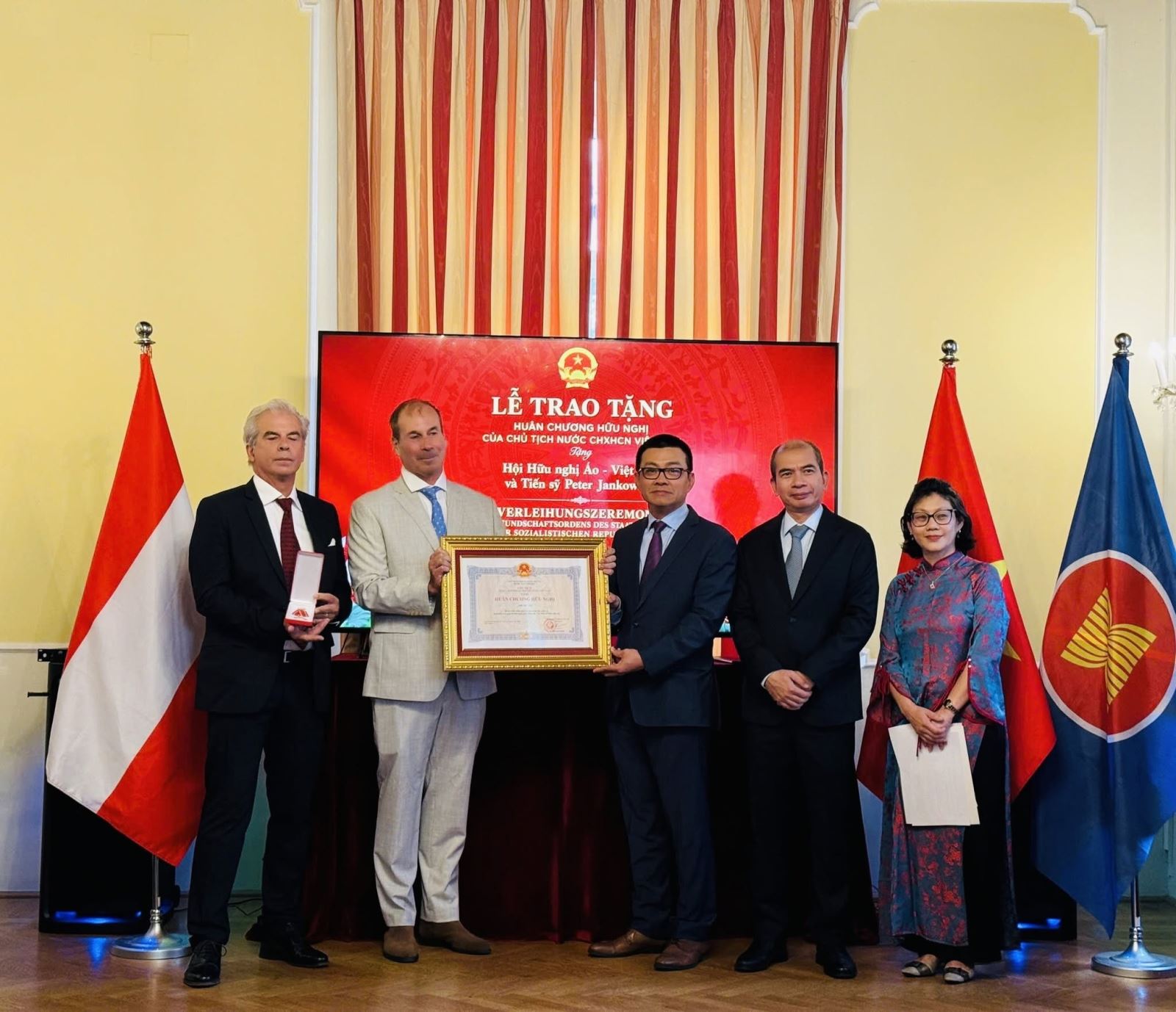 Viet Nam-Austria Friendship Association Connects with Vietnamese Intellectuals and Scientists in Austria