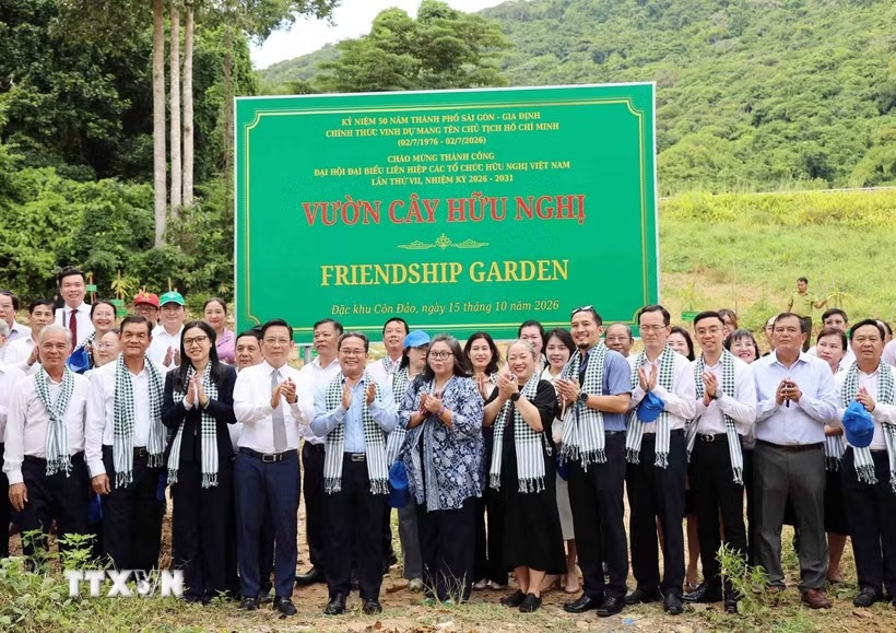 Lãnh sự quán các nước châu Á dự “Hành trình hữu nghị - Thành phố mang tên Bác”